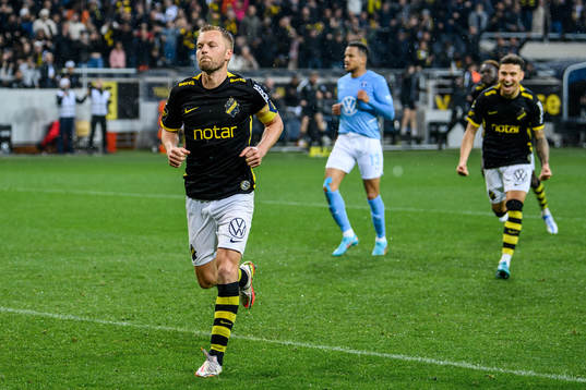s Sebastian Larsson jublar