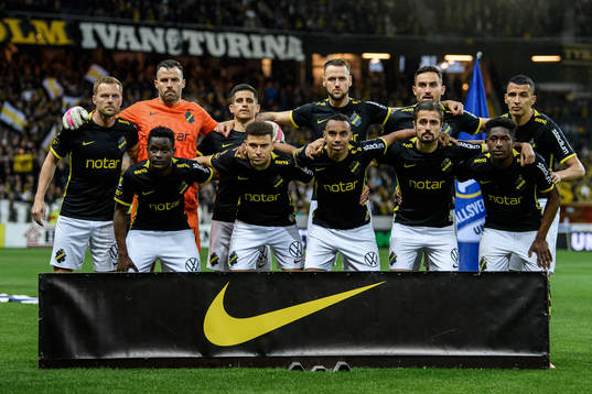 s startelva bestående av Sebastian Larsson, Budimir