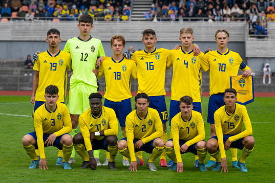 Bläddra bland fler bilder av Fotboll, P16, UEFA Development Tournament, Sverige - Island