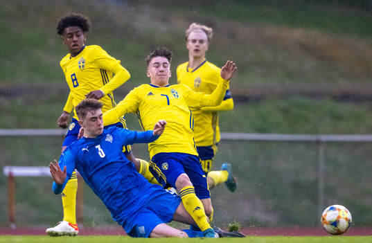Islands Noel Atli Arnórsson och Sveriges Nino Bursic