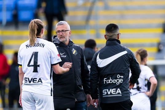 s tränare Nebojsa Novakovic och Jennie Nordin