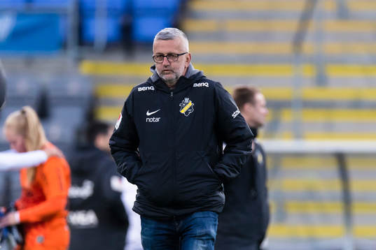 s tränare Nebojsa Novakovic deppar