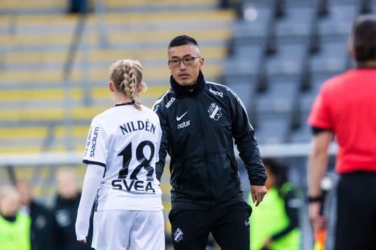 s tränare Jesper Björk och Matilda Nildén