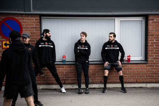Luleås Pontus Andreasson och Jonathan Andersson värmer upp