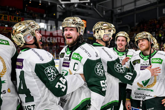 Färjestads Michael Lindqvist och Linus Johansson jublar