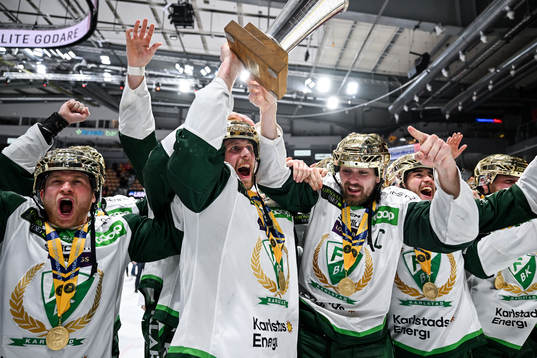 Färjestads Per Åslund och Linus Johansson jublar med