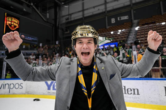 Färjestads tränare Tomas Mitell jublar
