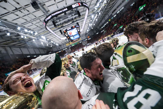 Färjestads spelare jublar