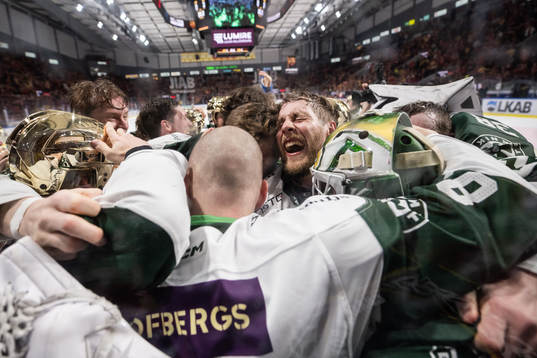 Färjestads Per Åslund jublar
