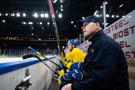 Assistant coach Marcus Ragnarsson