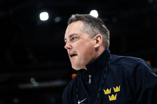 Assistant coach Tomas Montén