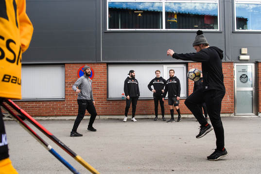 Luleås spelare värmer upp