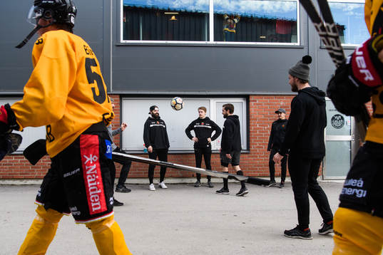 Luleås spelare värmer upp