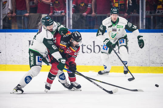 Färjestads Theodor Lennström och Luleås Linus Omark
