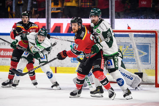Luleås Brendan Shinnimin och Färjestads Linus Johansson