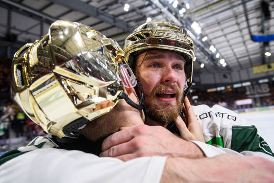 Färjestads Linus Johansson jublar