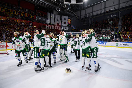 Färjestads spelare jublar