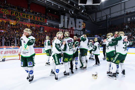 Färjestads spelare jublar