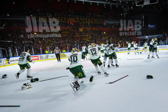 Färjestads spelare jublar