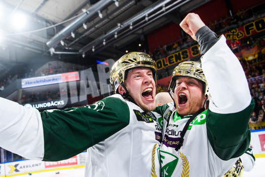 Färjestads Victor Ejdsell och Marcus Nilsson jublar