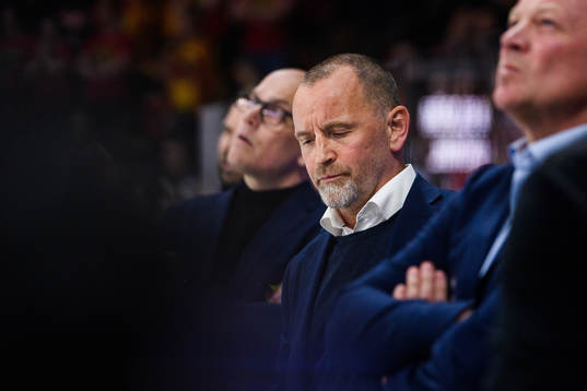 Luleås  tränare Thomas Berglund deppar