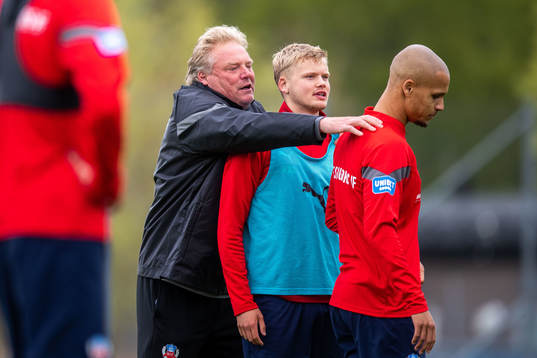 Tränare Jörgen Lennartsson,  Leo Frigell Jansson och