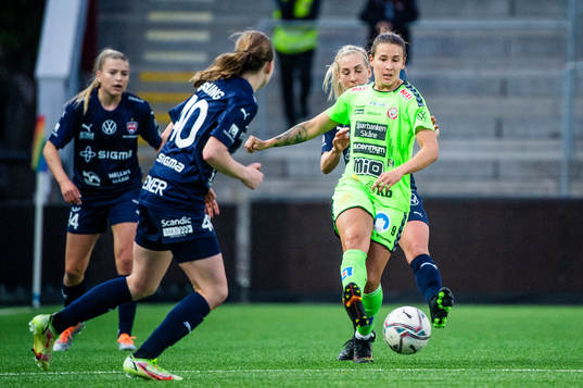 Kristianstads Tabitha Tindell mot Rosengårds Bea Sprung