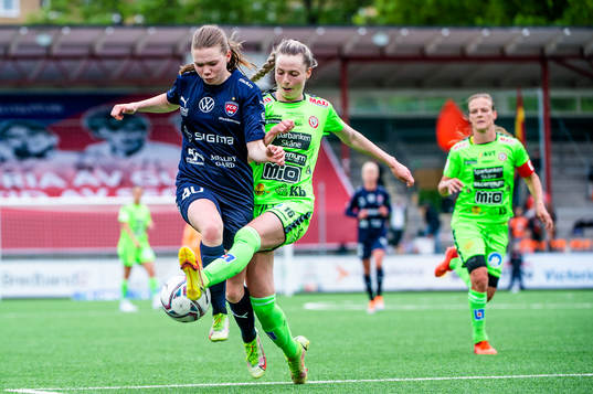 Rosengårds Bea Sprung mot Kristianstads Gabrielle Carle