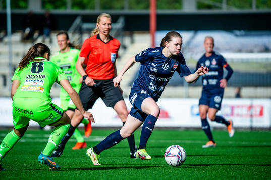 Rosengårds Bea Sprung mot Kristianstads Alice Nilsson