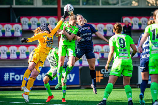 Rosengårds Gudrun Arnardottir mot Kristianstads målvakt