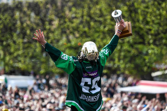 Färjestads Linus Johansson jublar