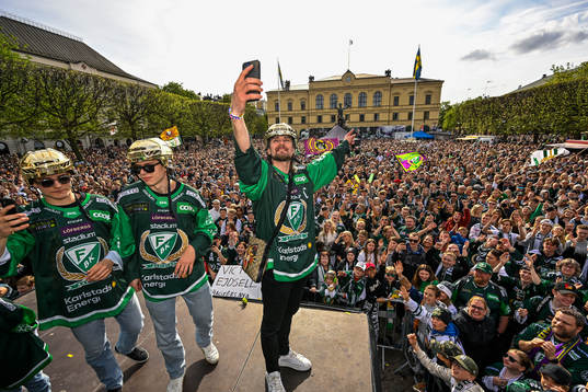 Färjestads Linus Johansson jublar