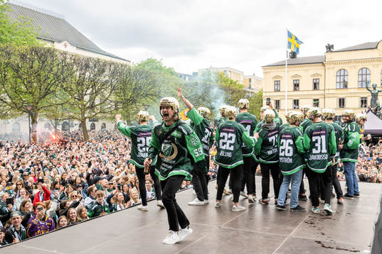 Färjestads Linus Johansson jublar