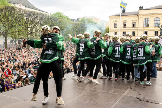 Färjestads Joakim Nygård och Linus Johansson jublar