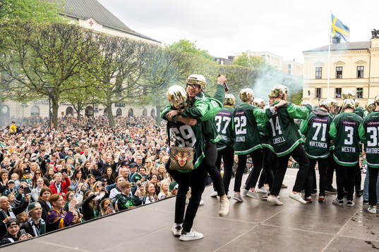 Färjestads Linus Johansson och Joakim Nygård jublar