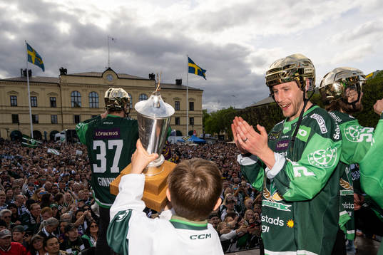 Färjestads Per Åslund jublar
