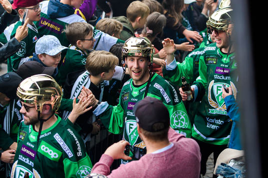 Färjestads Per Åslund jublar