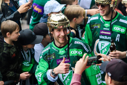 Färjestads Per Åslund jublar