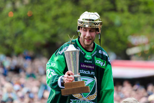 Färjestads Per Åslund jublar