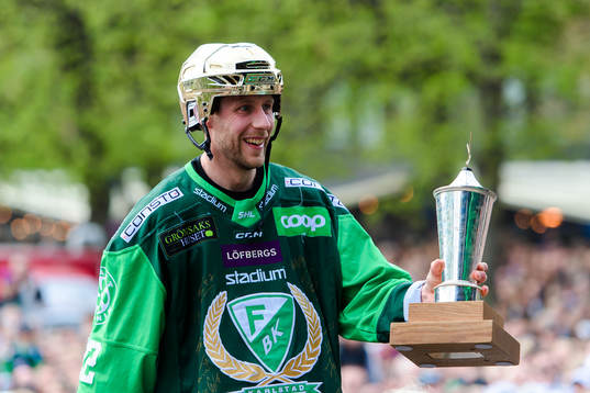 Färjestads Per Åslund jublar