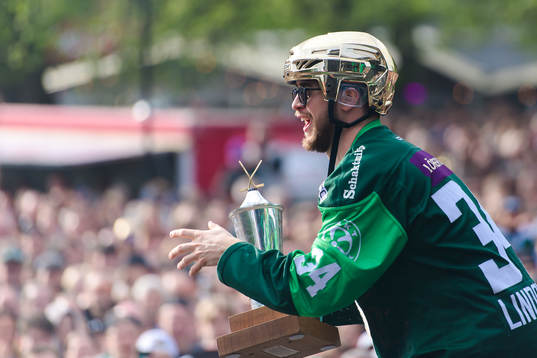Färjestads Michael Lindqvist jublar