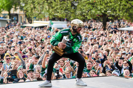 Färjestads Linus Johansson jublar
