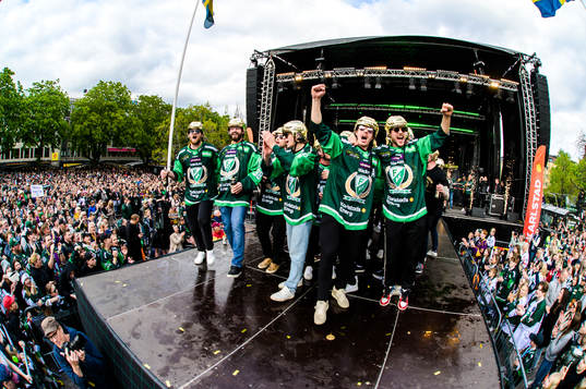 Färjestads spelare jublar