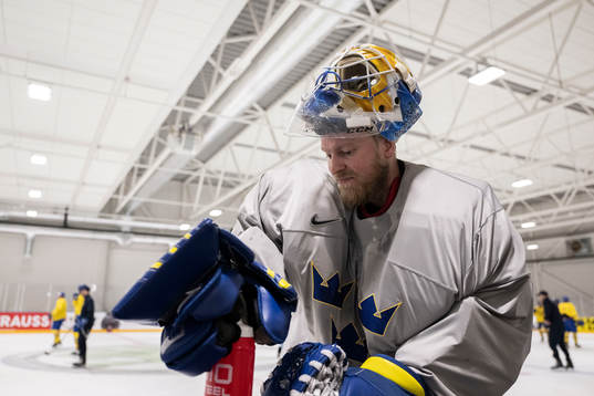 Goaltender Magnus Hellberg