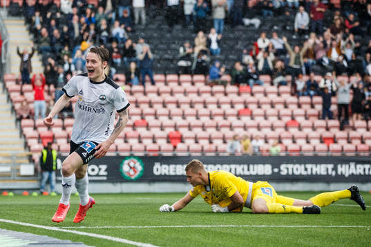 Örebros Noel Milleskog jublar