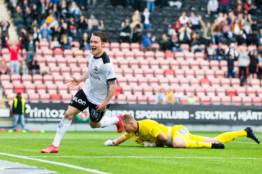 Örebros Noel Milleskog jublar