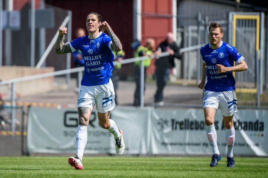 Trelleborgs Isak Jönsson jublar