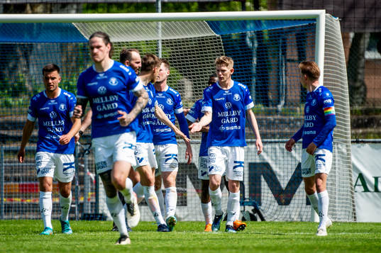 Trelleborgs Fritiof Björkén jublar med lagkamraterna