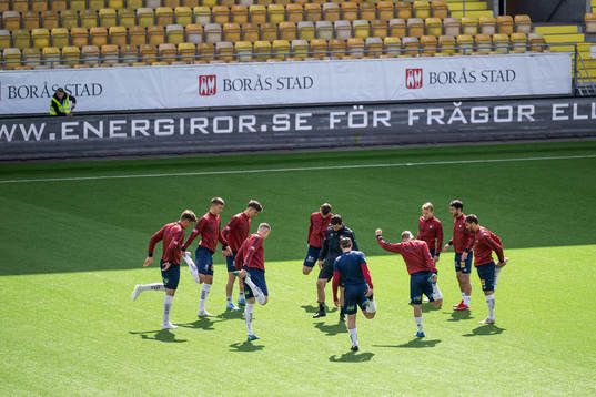Örgrytes spelare värmer upp