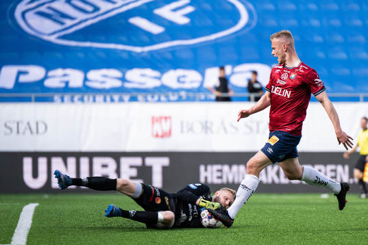 Norrbys målvakt Anton Cajtoft och Örgrytes Alexander